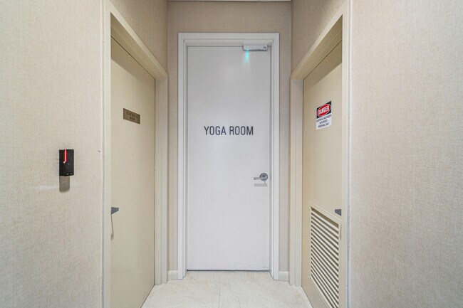 Building Photo - 13 Sloans Curve Dr