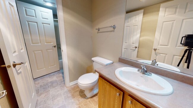 Building Photo - 2 Bedroom Condo in Sunn Fjord - Community Amenities Incl. - Available 5/15