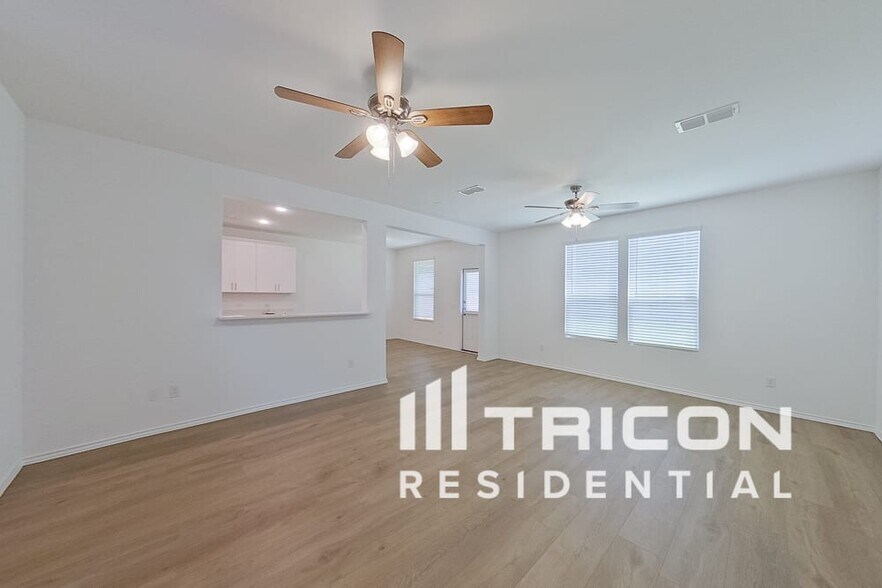 Building Photo - 2411 Carlow Ln
