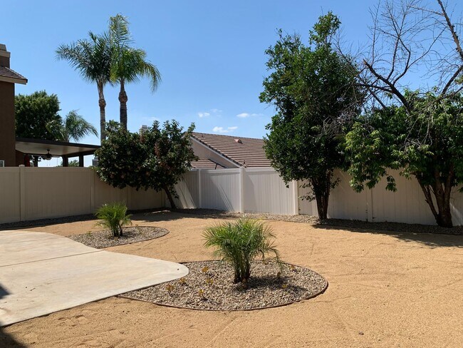 Building Photo - Newly updated 3 bedroom home in Menifee av...