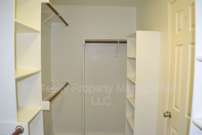 Building Photo - 6116 Pine Meadow Ln