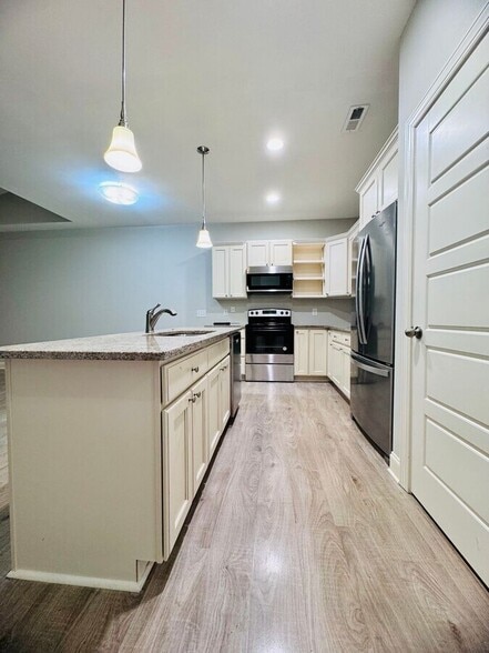 Building Photo - 1665 Quail Cir