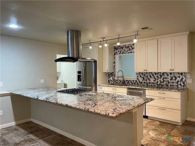Building Photo - 1360 Poppy Ln