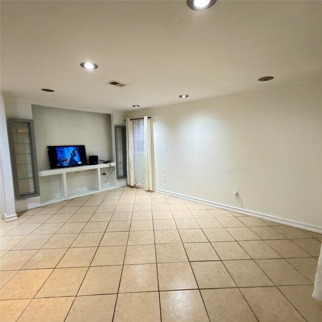 Building Photo - 6406 Tall Willow Dr