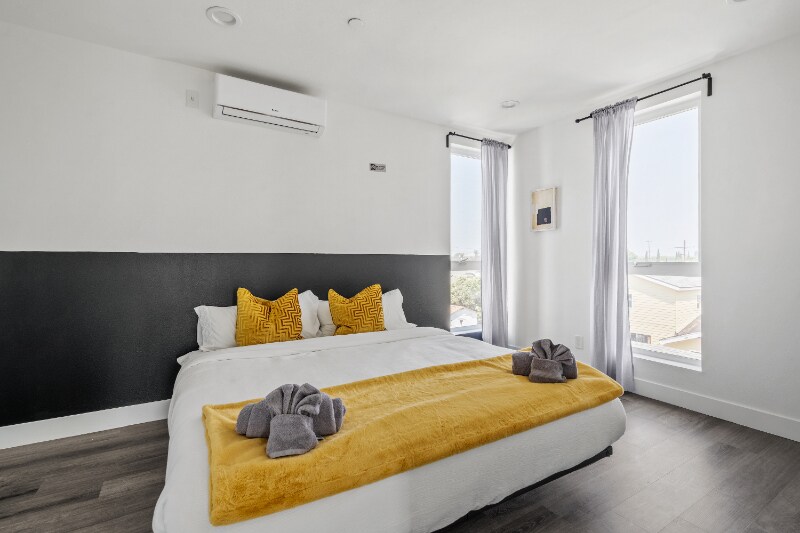 Building Photo - 3987 Dalton Ave