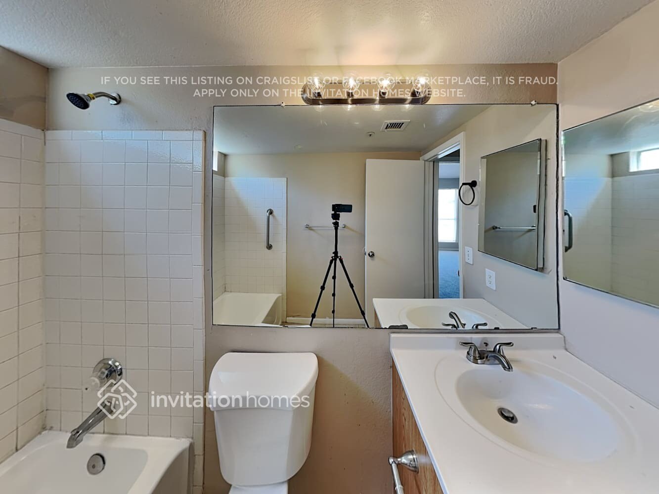 Building Photo - 8414 W Windrose Dr