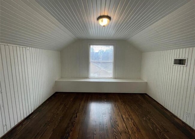 Building Photo - 7139 Linden St