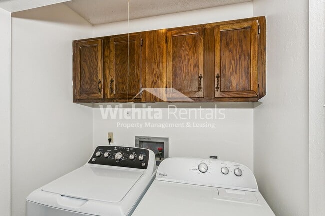 Building Photo - 3 bedroom 2 bathroom home