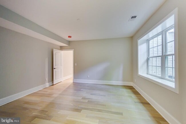 Building Photo - 3104 Sleepy Hollow Rd