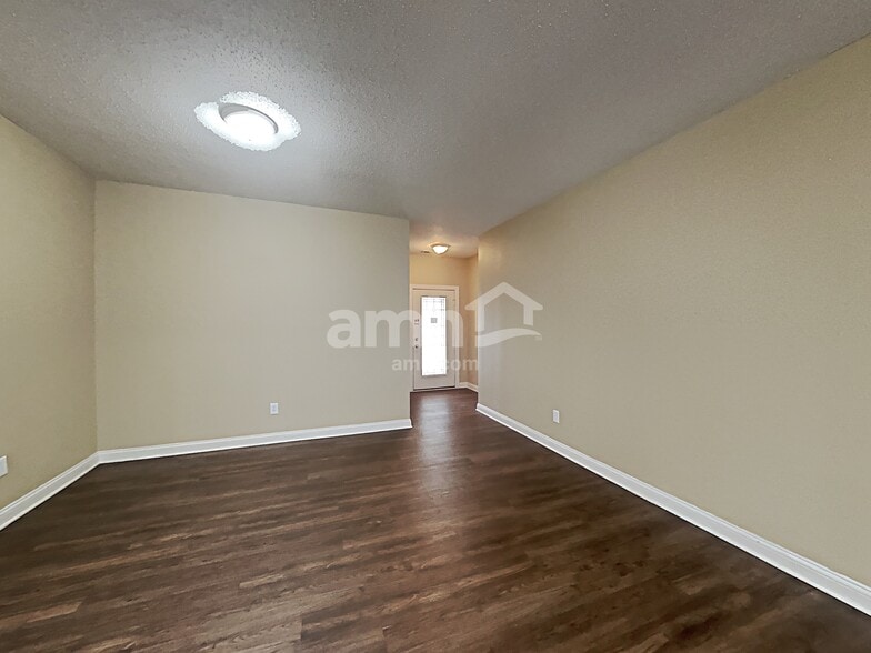 Building Photo - 5902 Cabot Dr