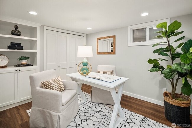 Building Photo - 5606 59th Ave NE