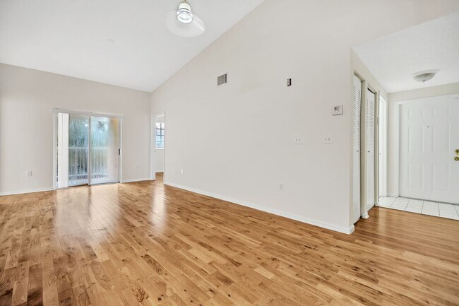 Building Photo - Your Dream Davie Home Awaits – 2 Bed/2 Bath!