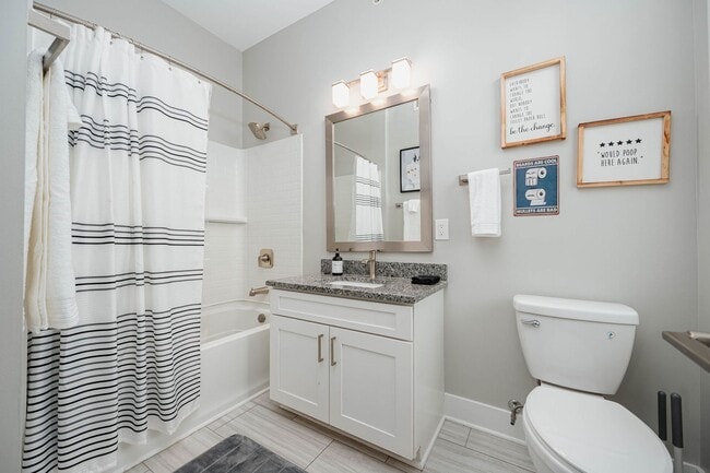 Building Photo - 1 Bedroom corner unit in the heart of Shor...