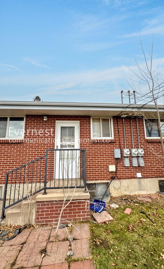 Building Photo - 5618 S Fox Cir