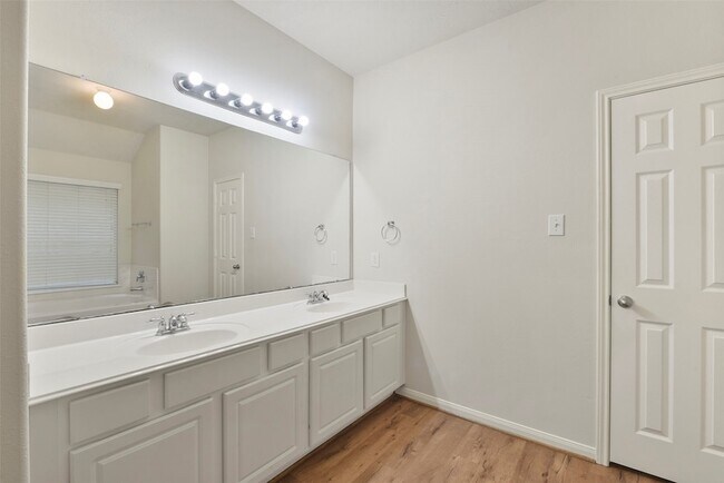 Building Photo - 7514 Boxwood Ridge Ln