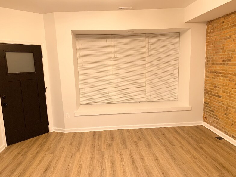 Building Photo - 1600 S Charles St