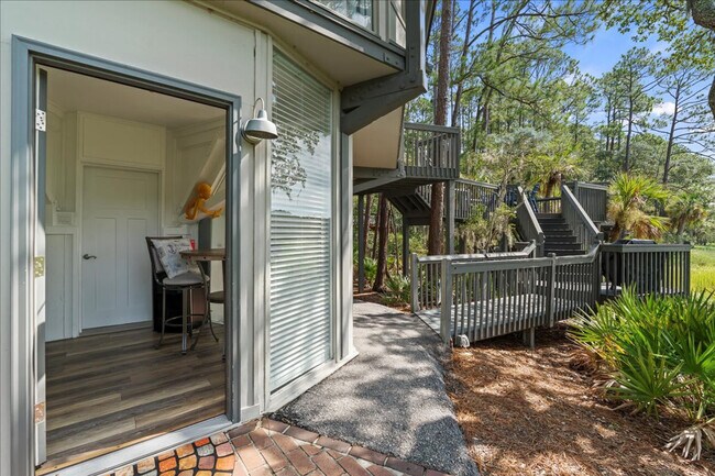 Building Photo - 2041 Deer Island Rd