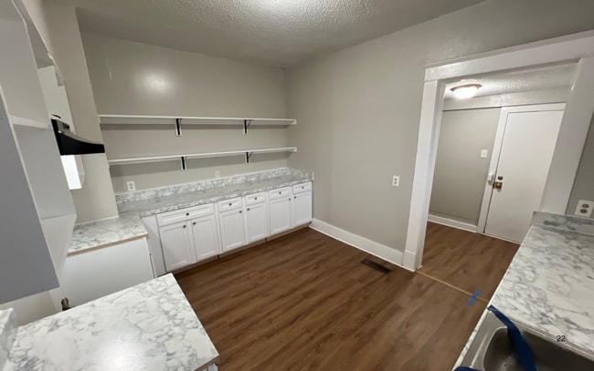 Building Photo - 699 Chelsea Ave