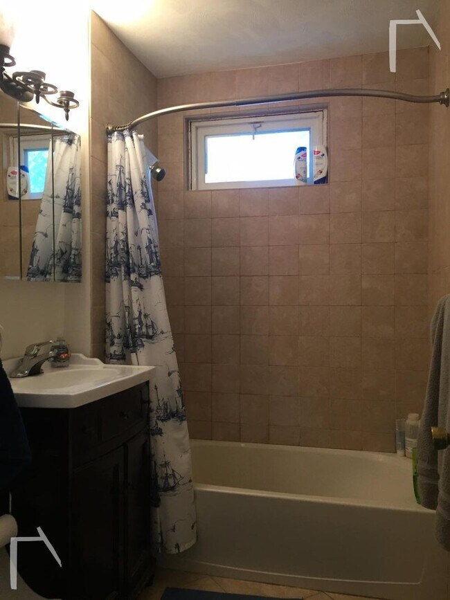 Building Photo - 214 Summer St