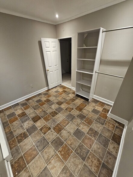 Building Photo - 367 Zion St