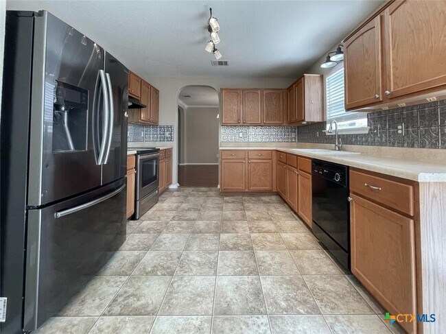 Building Photo - 2237 Stoneleigh Dr