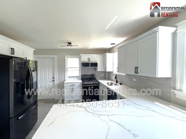 Building Photo - 5426 N 41st St