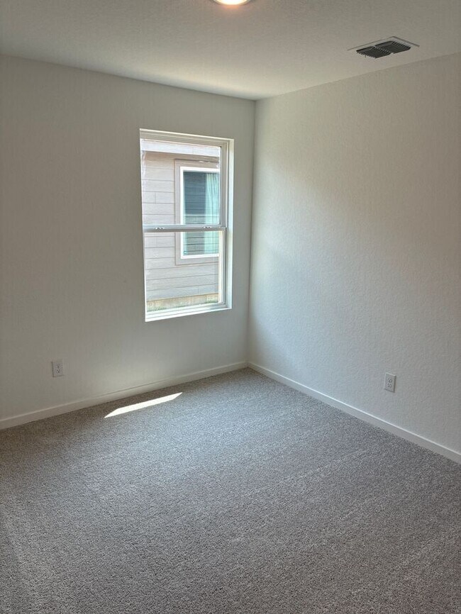 Building Photo - Charming 4 beds 2 baths in San Antonio!