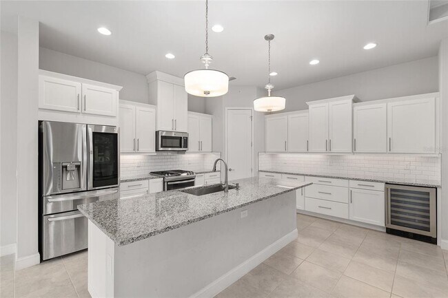 Building Photo - 11890 SW 33rd Ln