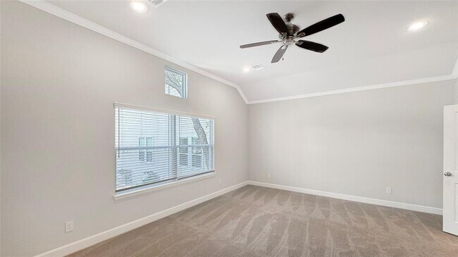 Building Photo - 1126 W 26th St