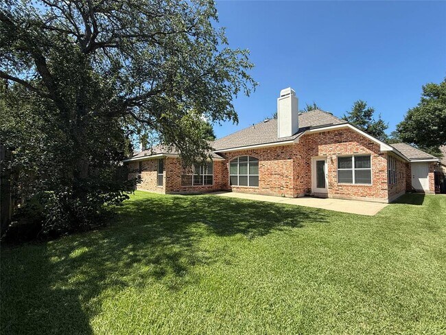 Building Photo - 2424 Arbor Dr