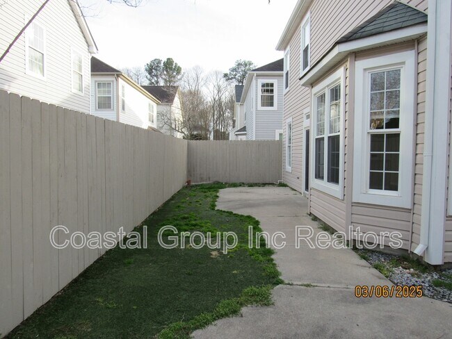Building Photo - 1538 Stillwood St