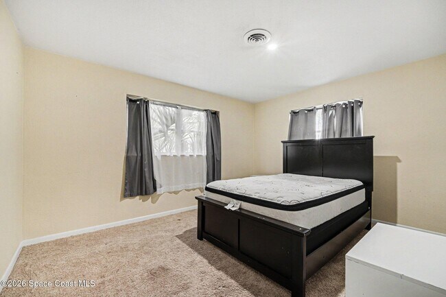 Building Photo - 2425 Heritage Dr