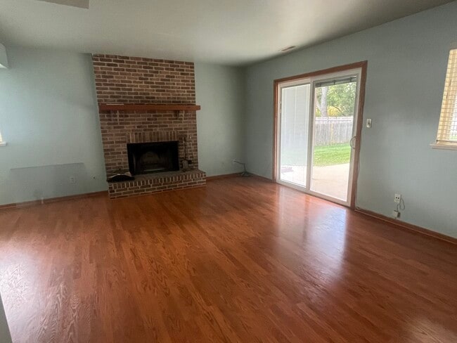 Building Photo - 965 Amberwood Pl
