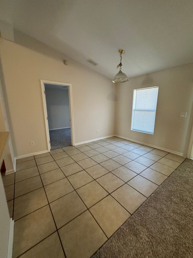 Building Photo - Marion Oaks Unit 10 4 Bedrooms 2 Baths