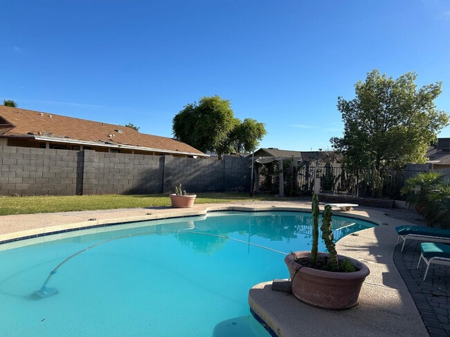 Building Photo - 6916 W Georgia Ave