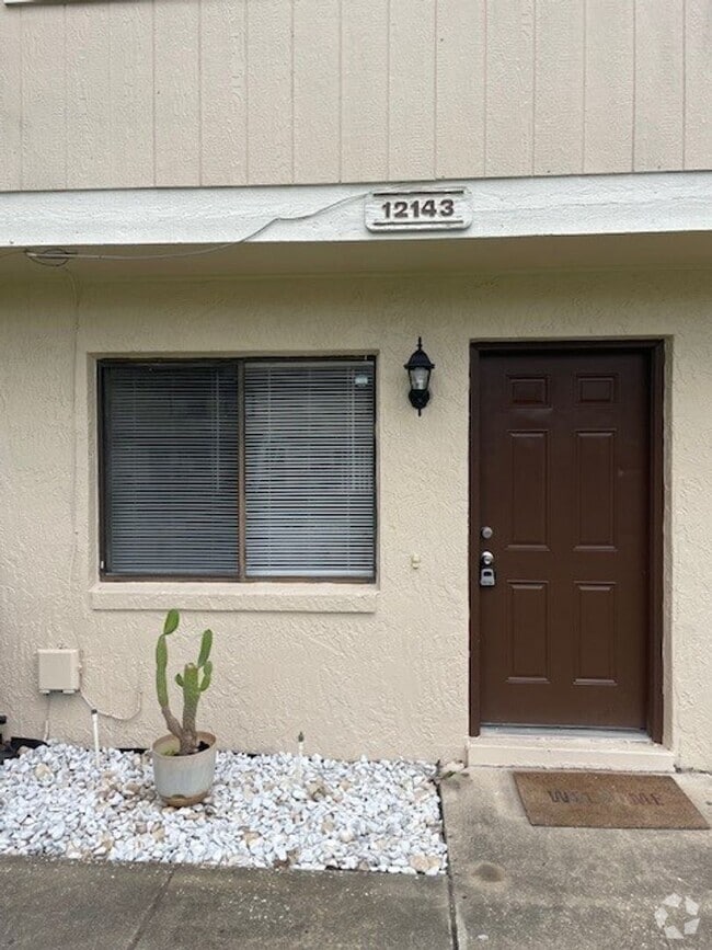 Building Photo - 2 Bedroom, 2.5 bathroom Townhouse near UCF