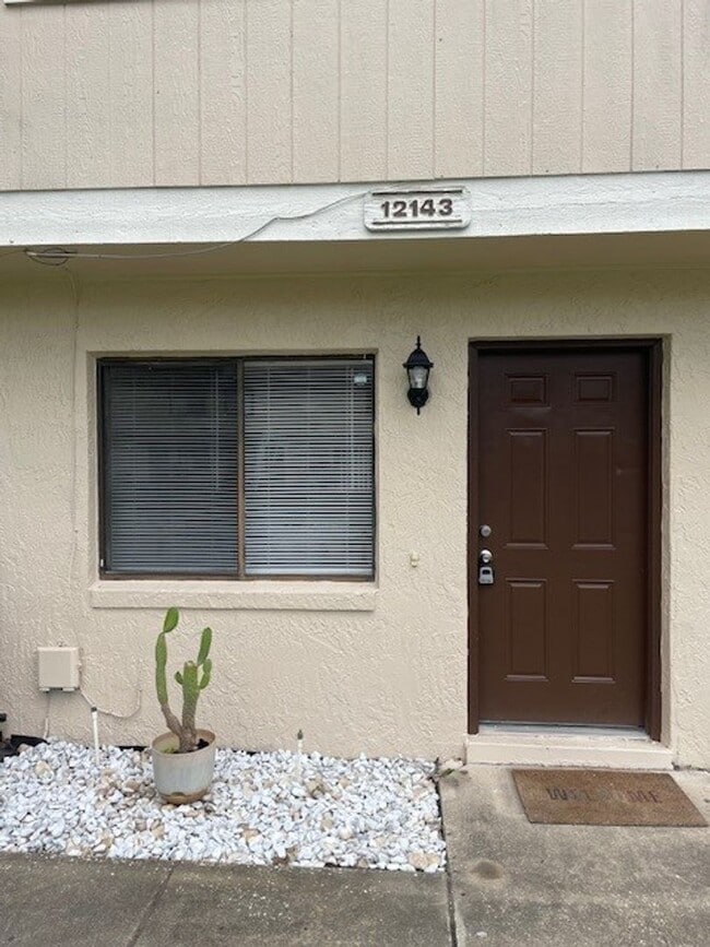 Building Photo - **COMING SOON** 2 Bedroom, 2.5 bathroom Townhouse near UCF