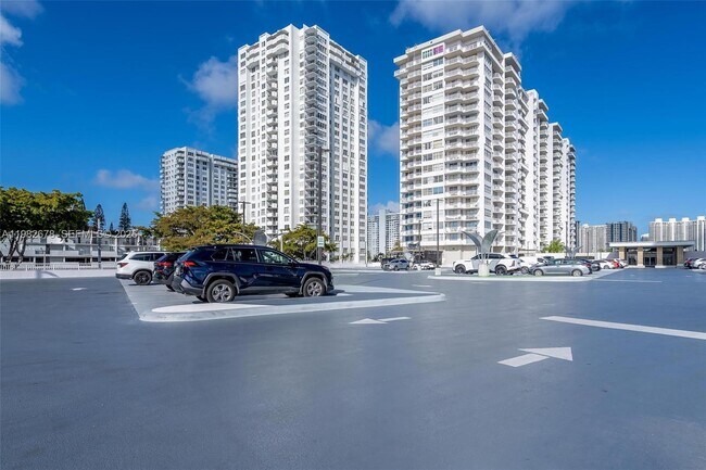 Building Photo - 18071 Biscayne Blvd