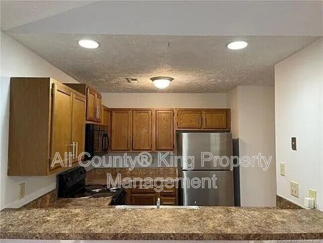 Building Photo - 1866 Tryon Dr