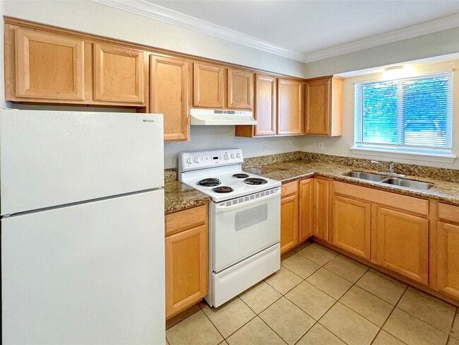 Building Photo - 1520 Yale St