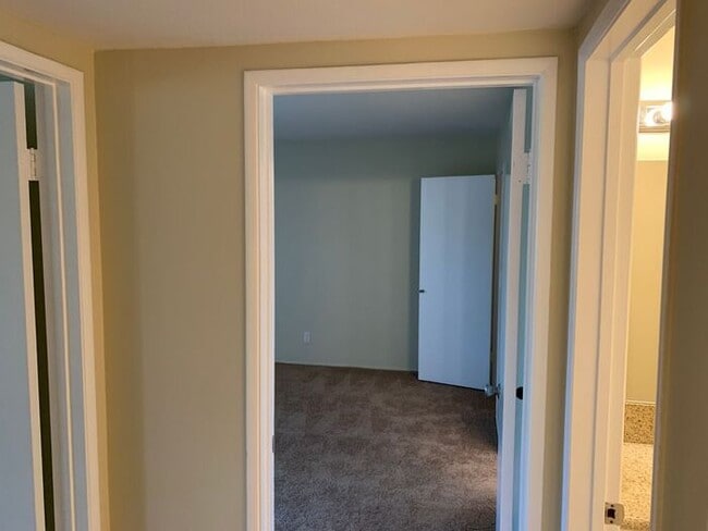 Building Photo - GREAT & SPACIOUS 2BD 2BA FOR LEASE!