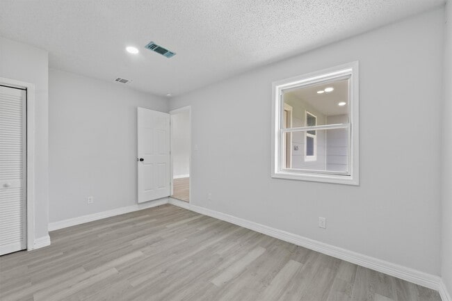 Building Photo - 1615 Hiller St