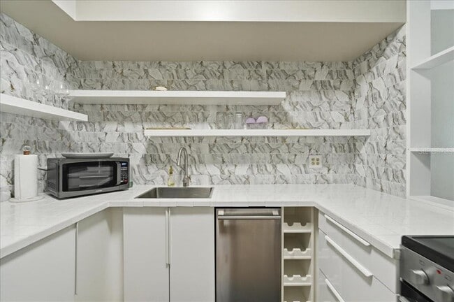 Building Photo - 2400 Franciscan Dr