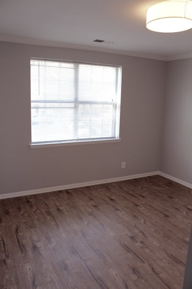 Large master bed w room for king sized bed - 2841 S Wakefield St