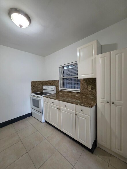 Building Photo - 8030 NW 36th Pl