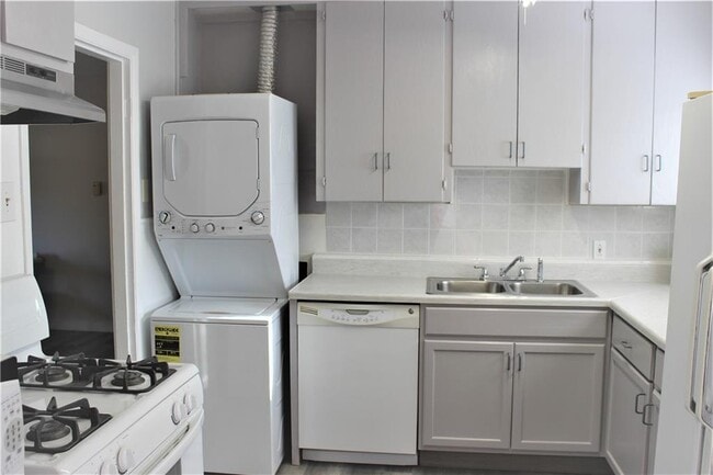 Building Photo - 2303 Towbridge Cir