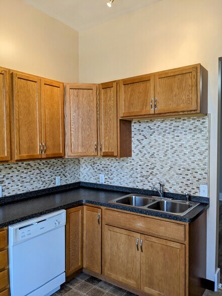 Building Photo - 1 Main St