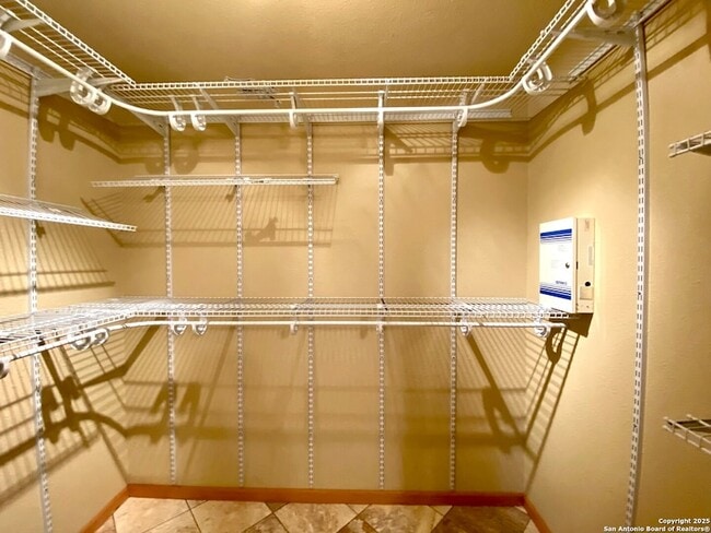 Building Photo - 8911 Shady Leaf