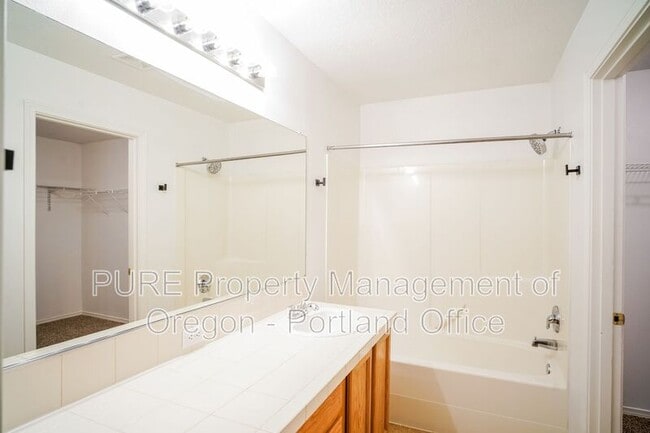 Building Photo - 16215 SW Blue Goose Ln
