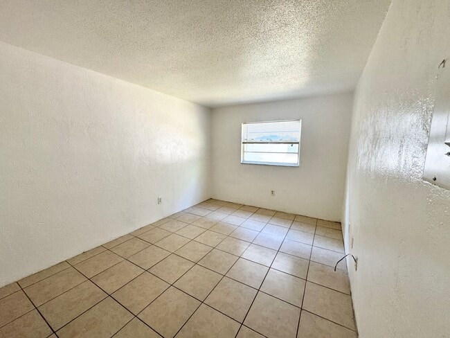 Building Photo - 1221 Kennedy Rd